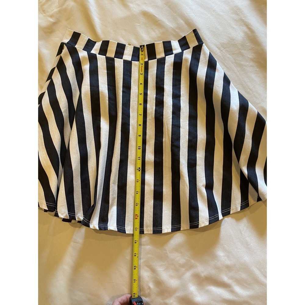 Moonlight Skirt Size Med Black White Stripe Skater Red Zipper Accent USA - Picture 3 of 6